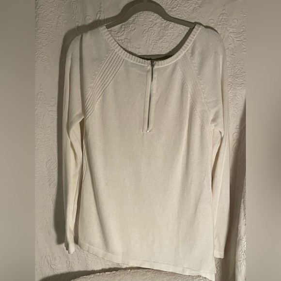 White House Black Market White Sweater Size Medium - Picture 2 of 9